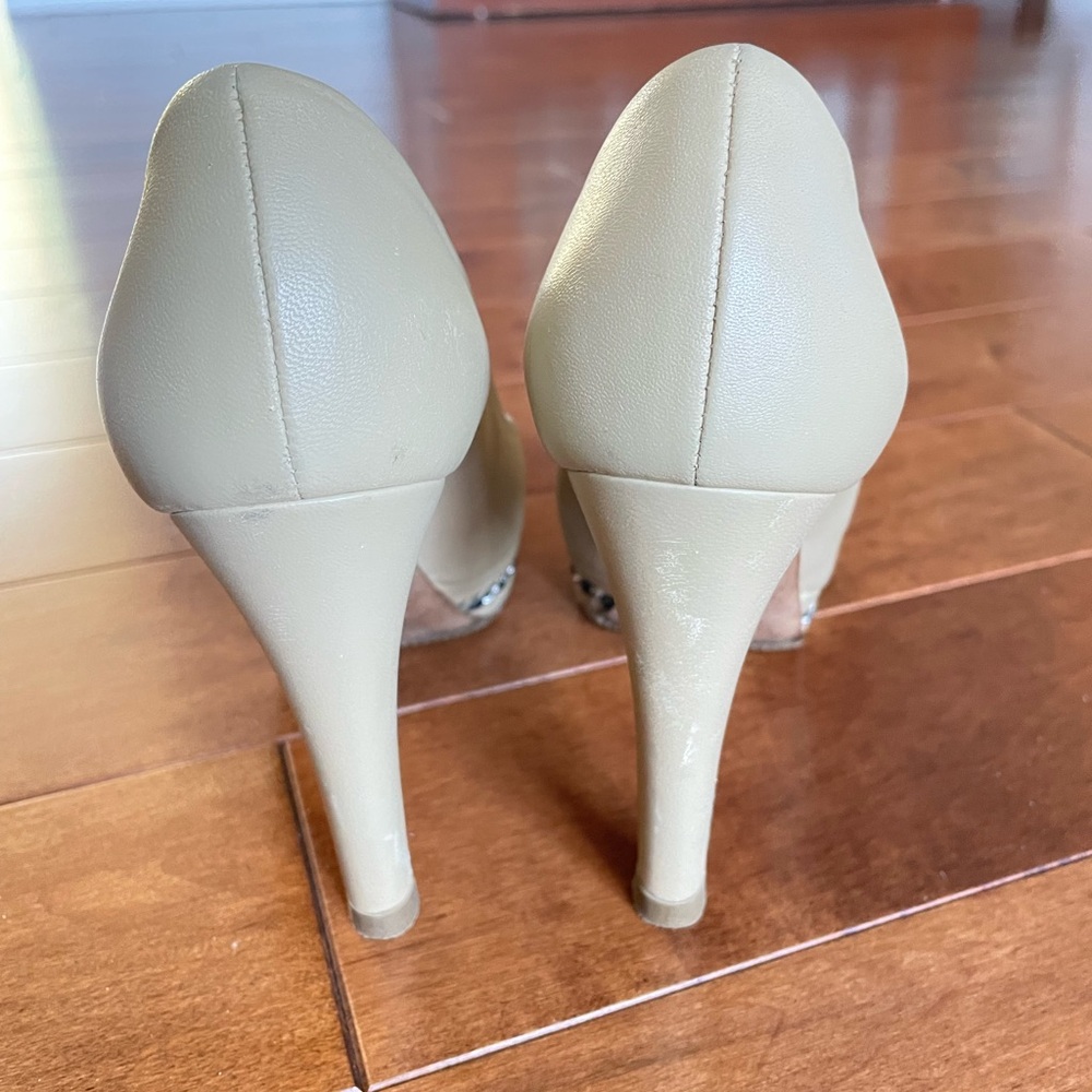 CHANEL Beige and Black Two-Tone Leather Platform Pumps - Picture 5 of 8
